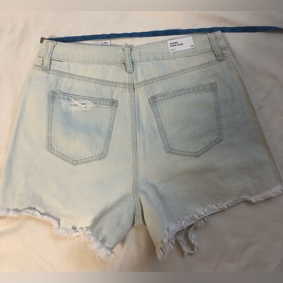 LIGHT BLUE DENIM SHORTS SIZE: 14 - Picture 4 of 5